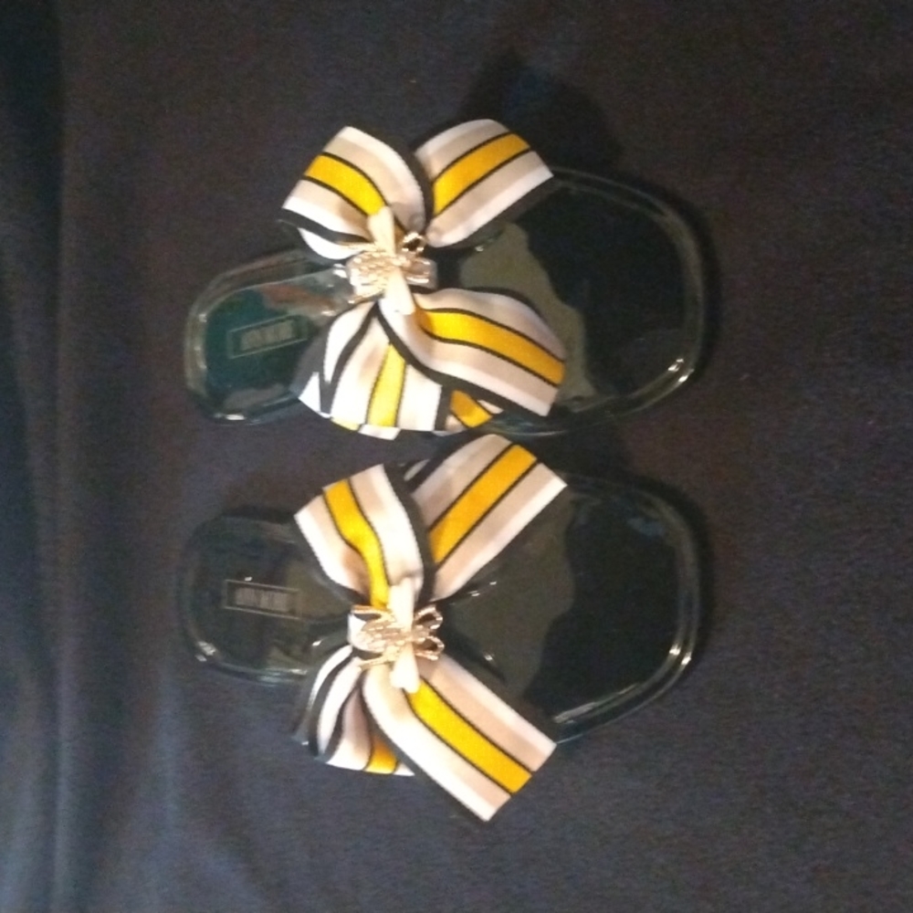 Ann More size 7 black and yellow sandals